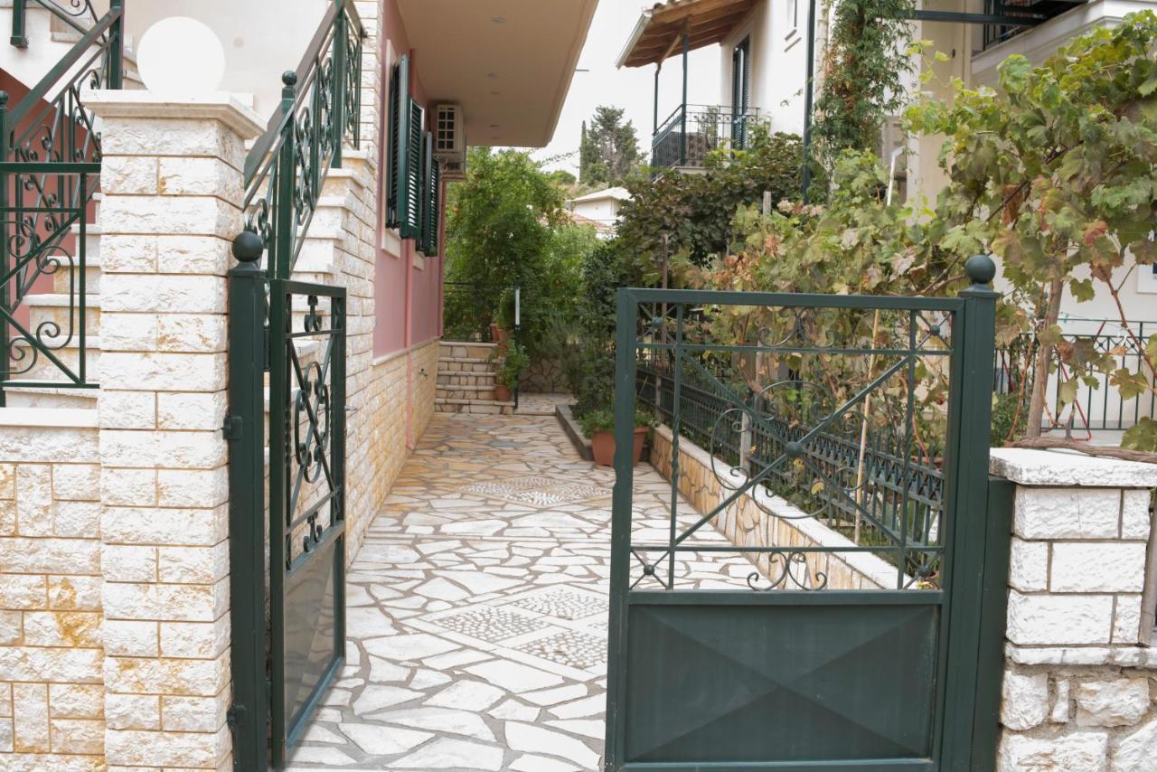Anna'S Apartments Nikiana Luaran gambar